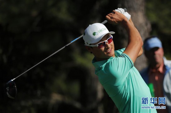 (體育)(1)高爾夫——美國(guó)大師賽:李昊桐首輪并列第四